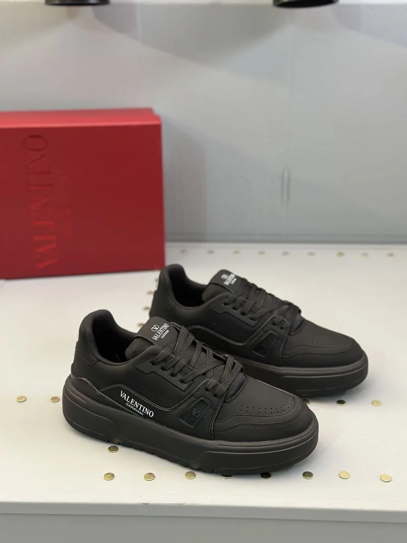 Lightweight Valentino Low Shoes 36178