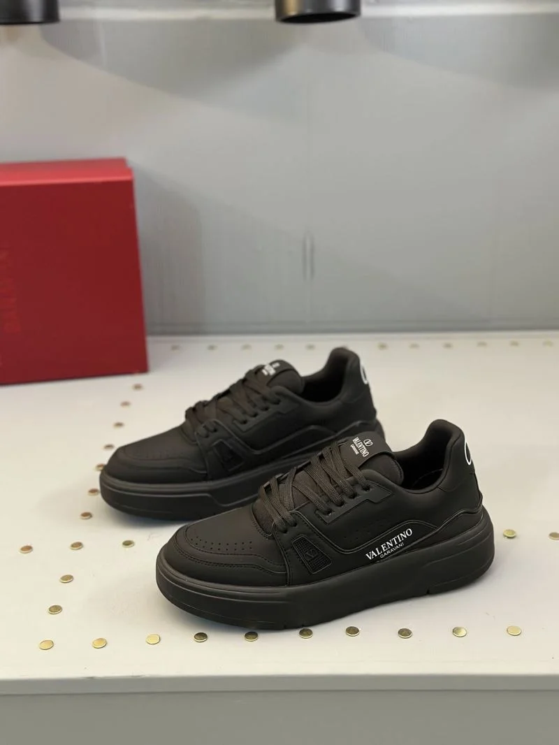 Lightweight Valentino Low Shoes 36178