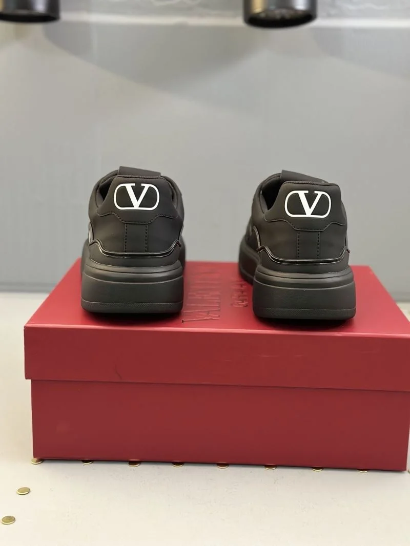 Lightweight Valentino Low Shoes 36178