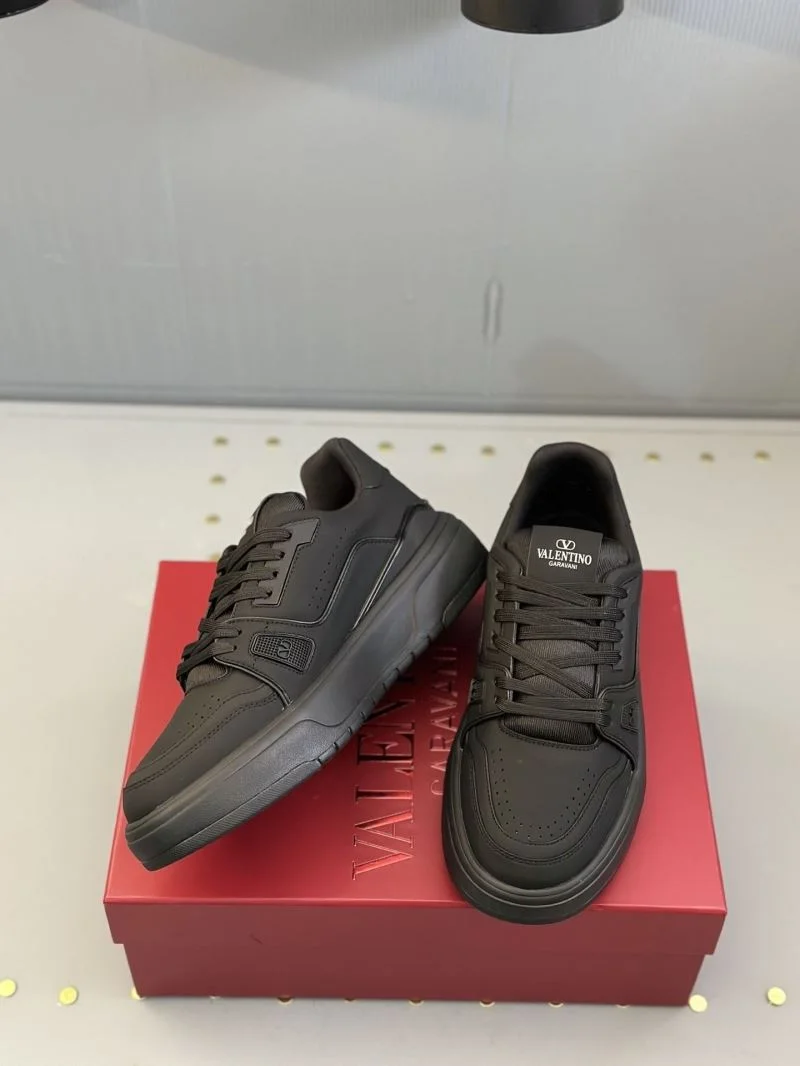 Lightweight Valentino Low Shoes 36178