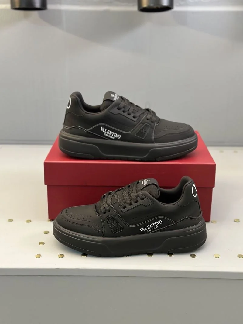 Lightweight Valentino Low Shoes 36178