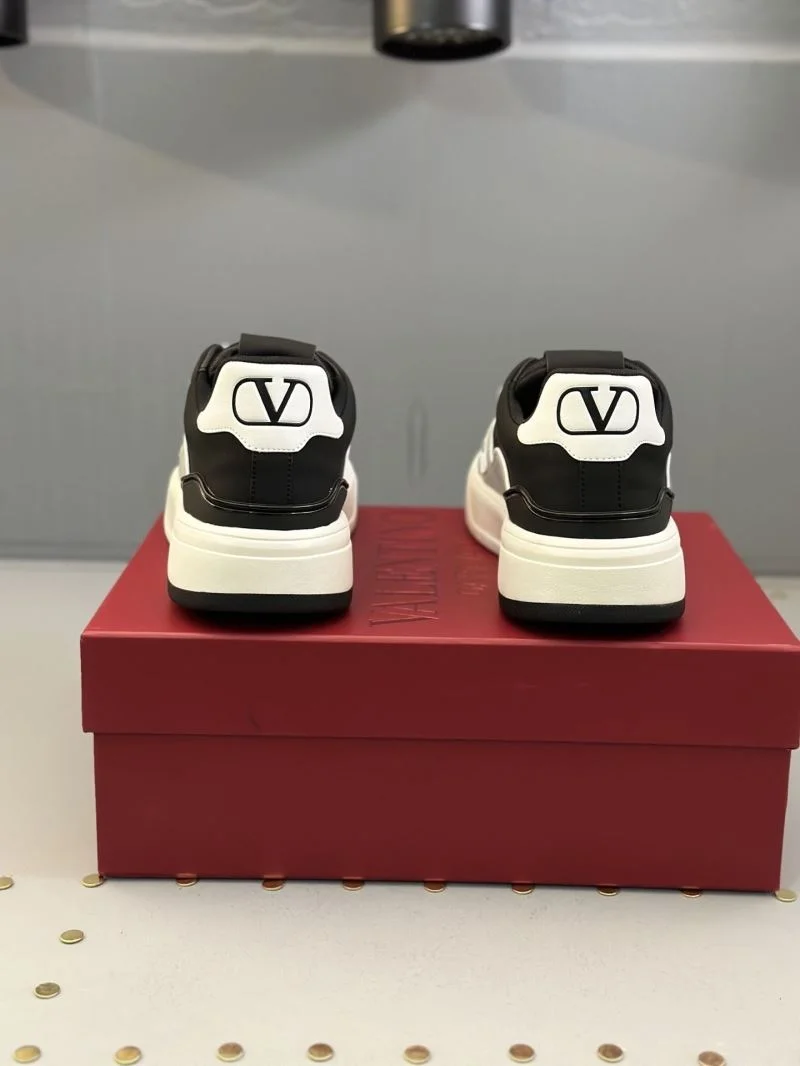 Resilient Valentino Low Shoes 36179