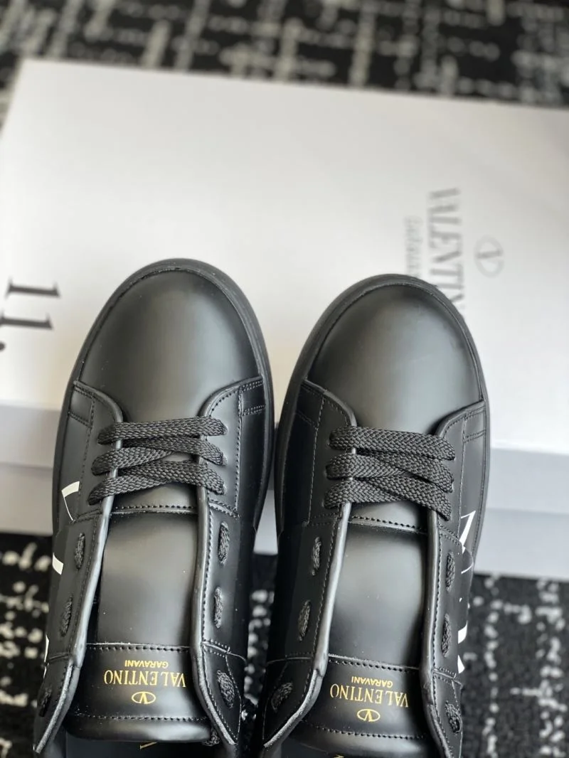 Vibrant Valentino Low Shoes 36158
