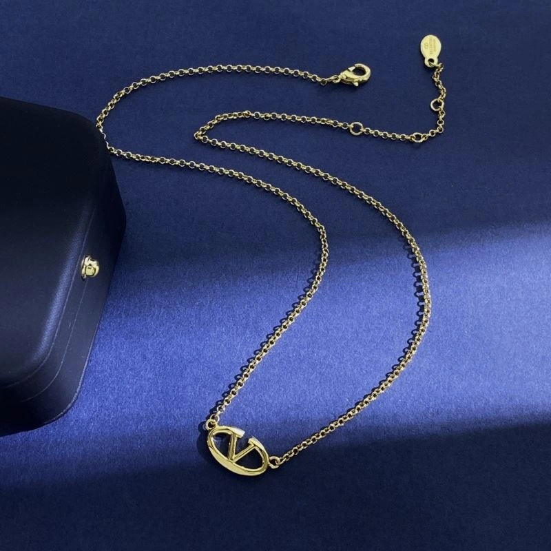 Chic Valentino Necklaces 214439