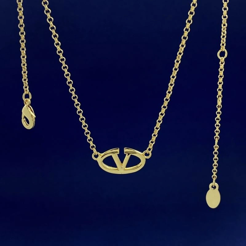 Chic Valentino Necklaces 214439