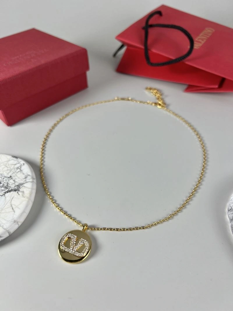 Minimalist Valentino Necklaces 211037
