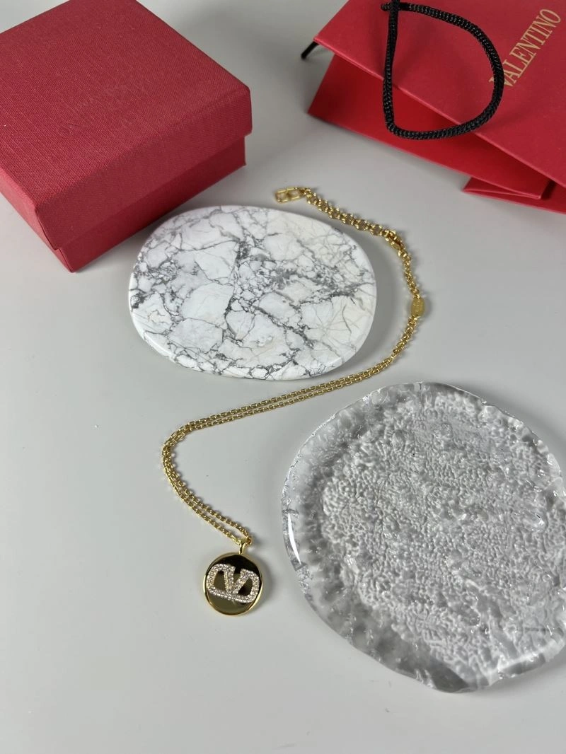 Minimalist Valentino Necklaces 211037