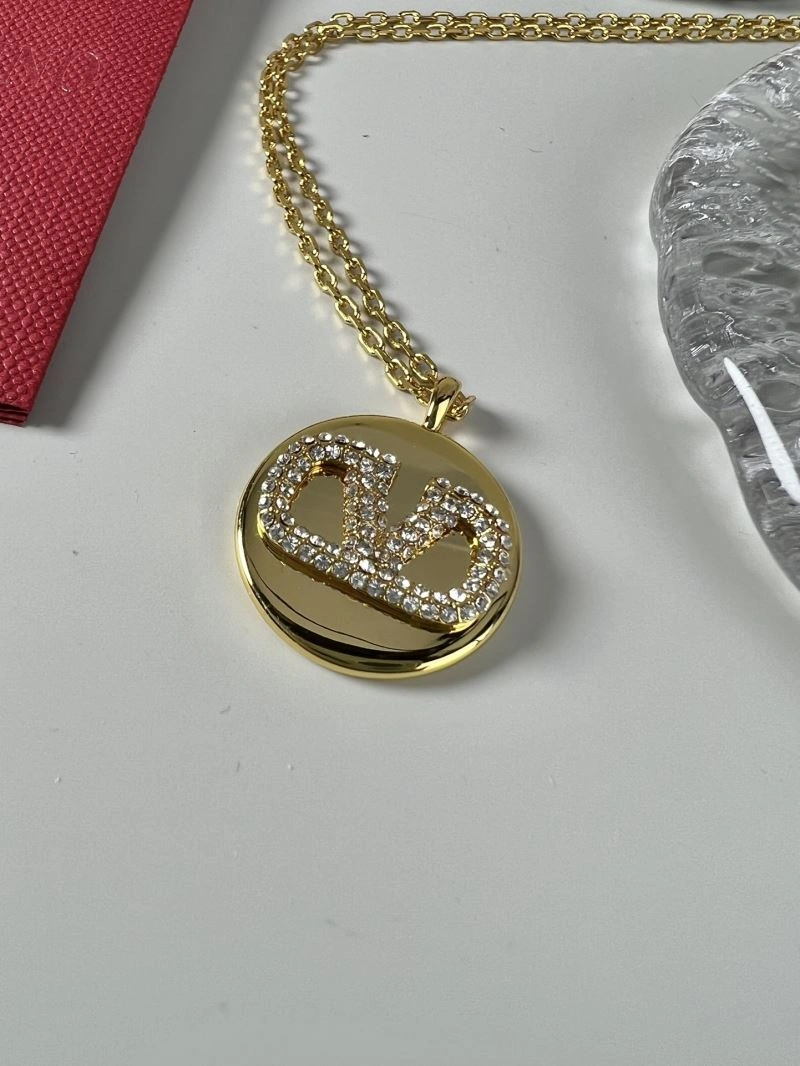 Minimalist Valentino Necklaces 211037