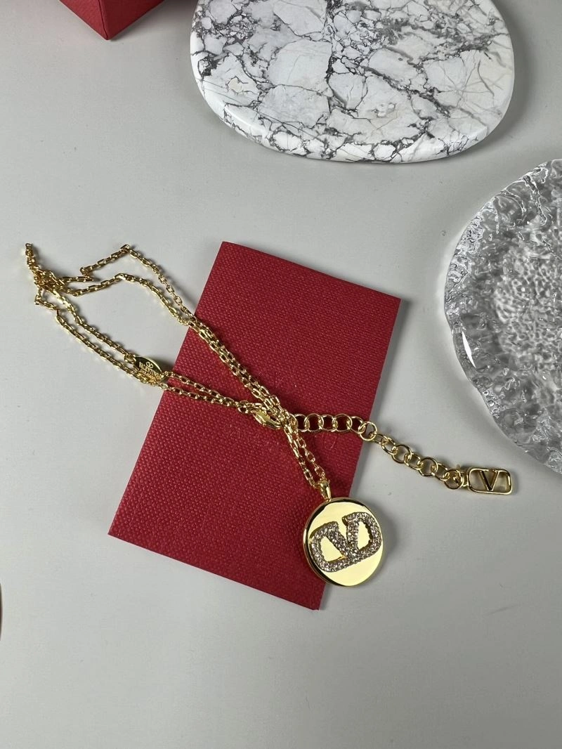 Minimalist Valentino Necklaces 211037