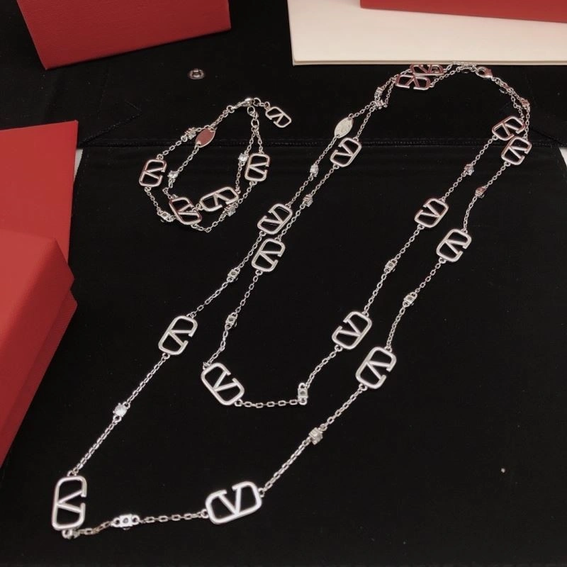 Youthful Valentino Necklaces 209046