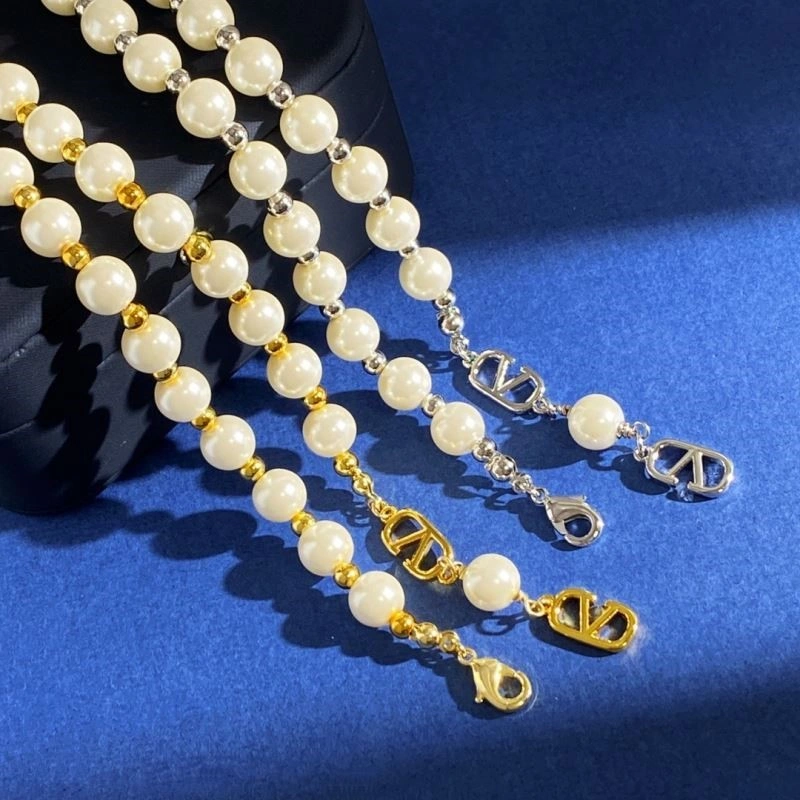 Seasonal Valentino Necklaces 208395
