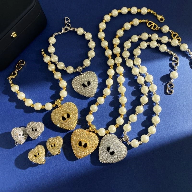 Seasonal Valentino Necklaces 208395