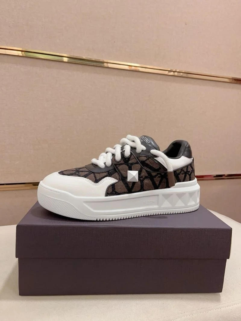 Breathable Valentino One Stud Shoes 36932
