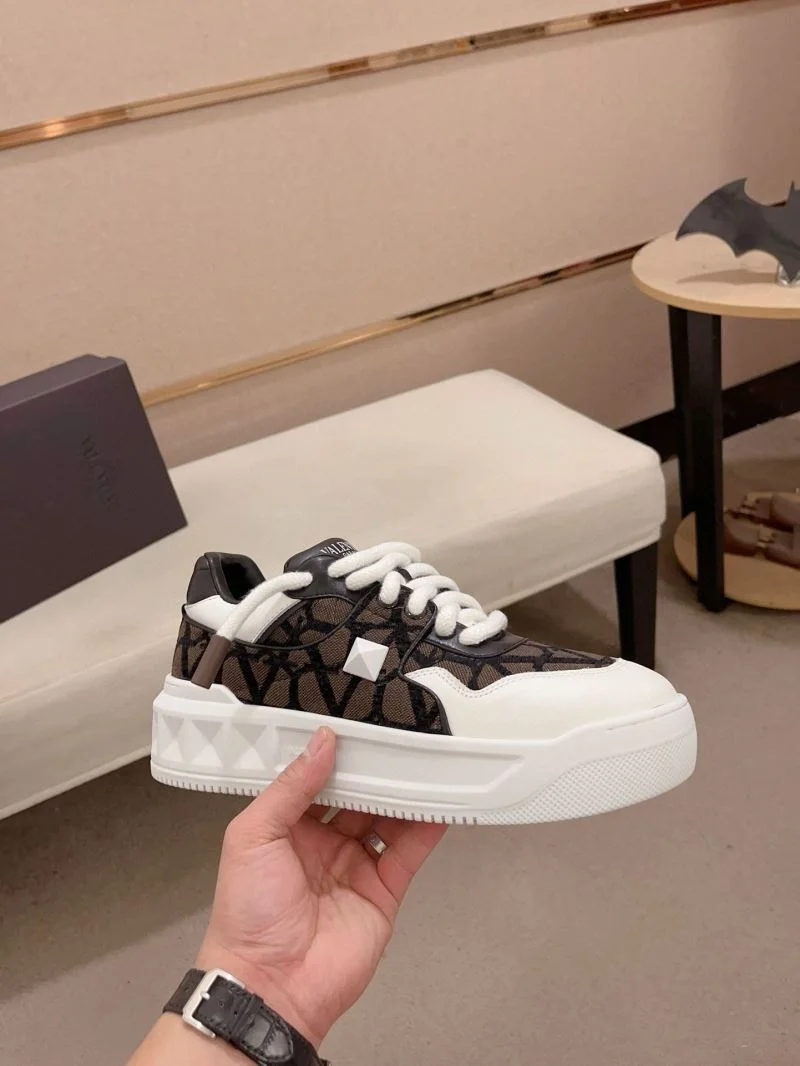 Breathable Valentino One Stud Shoes 36932