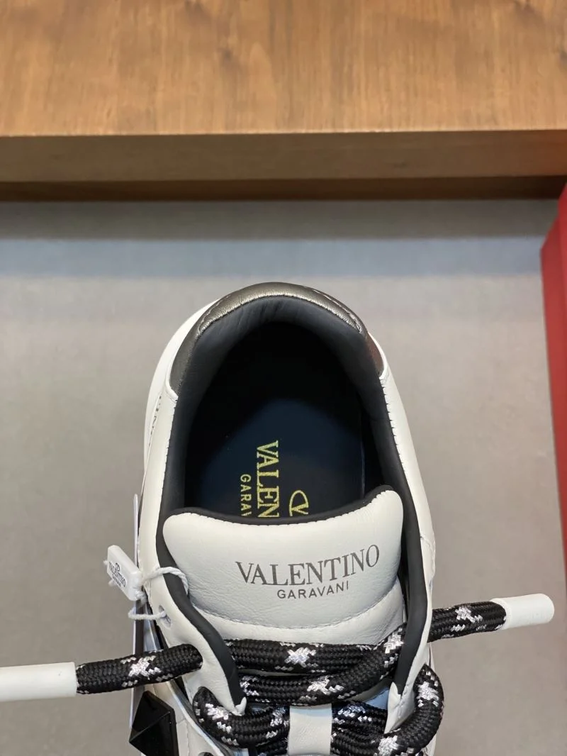 Lightweight Valentino One Stud Shoes 36905