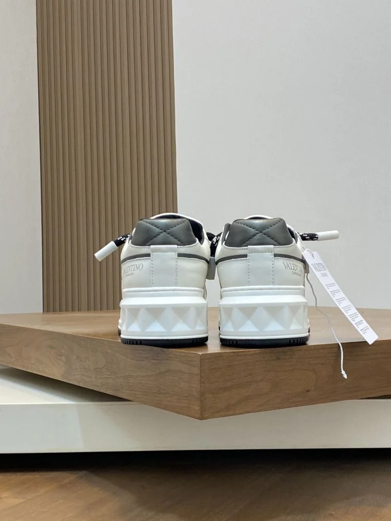 Lightweight Valentino One Stud Shoes 36905