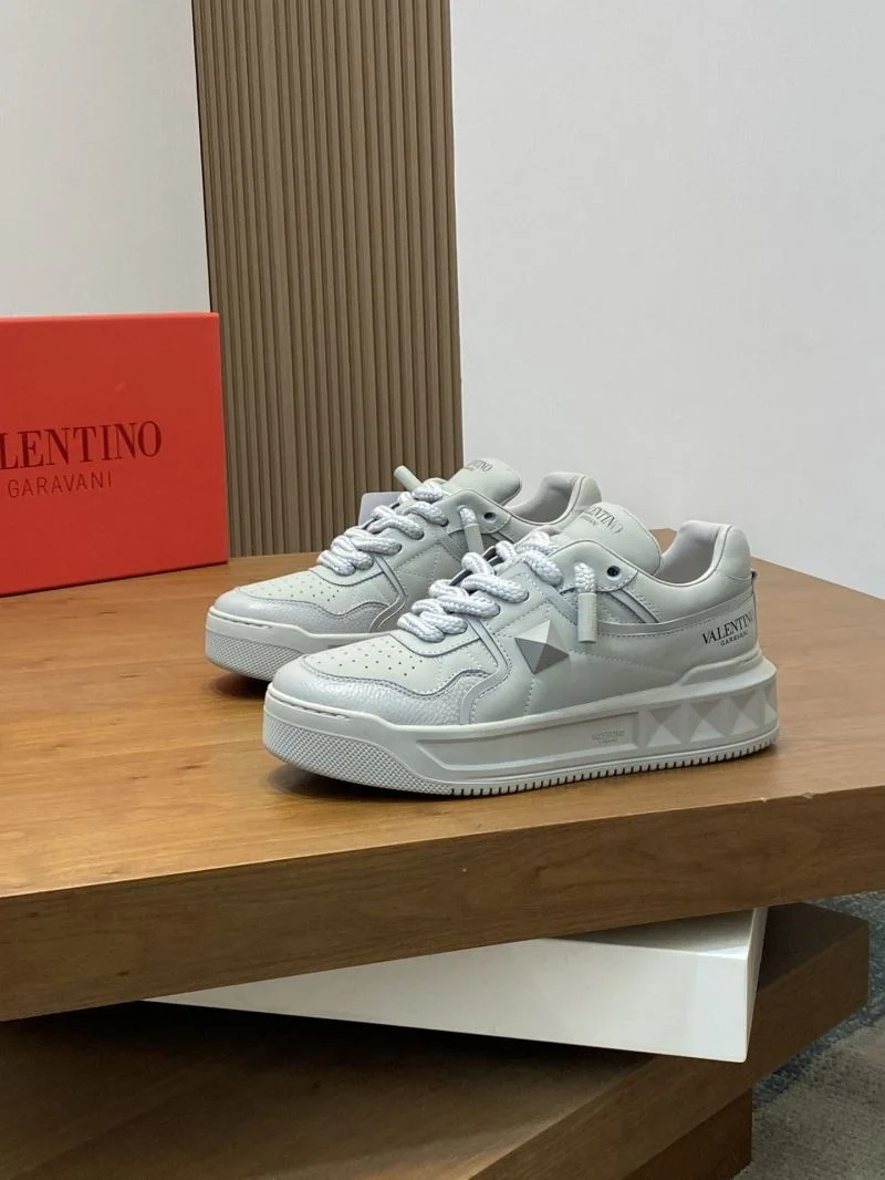 Valentino One Stud Shoes Unisex 36921