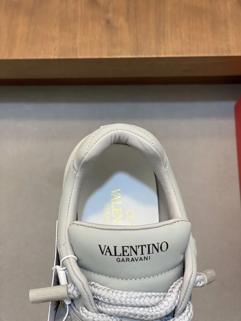 Valentino One Stud Shoes Unisex 36921