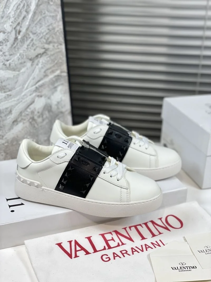 Fashionable Valentino Open Shoes 36401