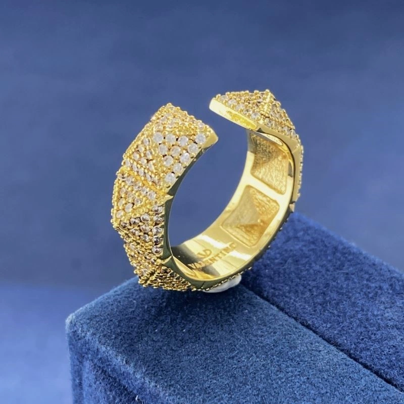 Modern Valentino Rings 210313
