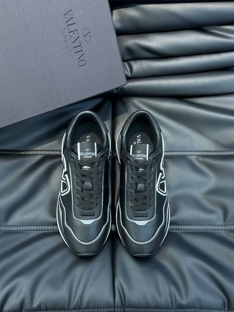 UrbanChic Valentino Rockrunner Shoes 35794