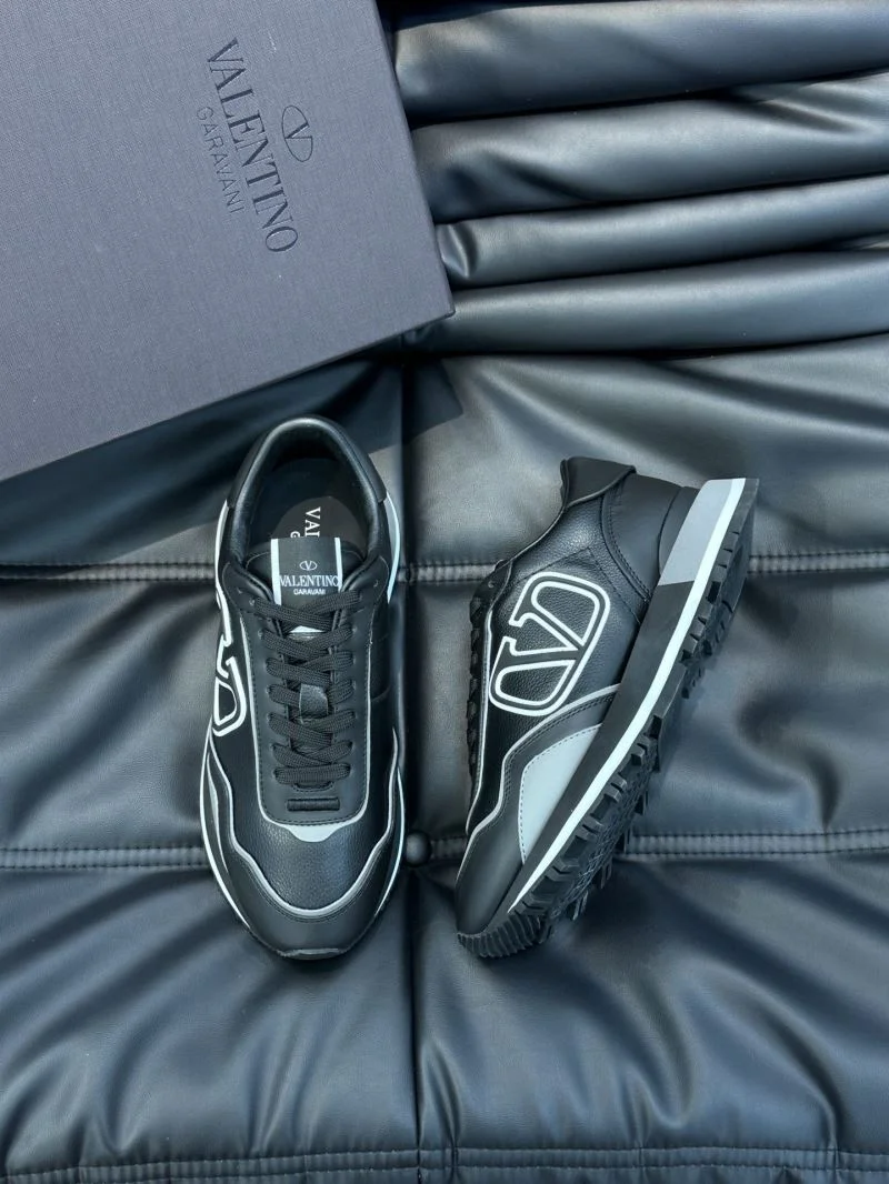 UrbanChic Valentino Rockrunner Shoes 35794