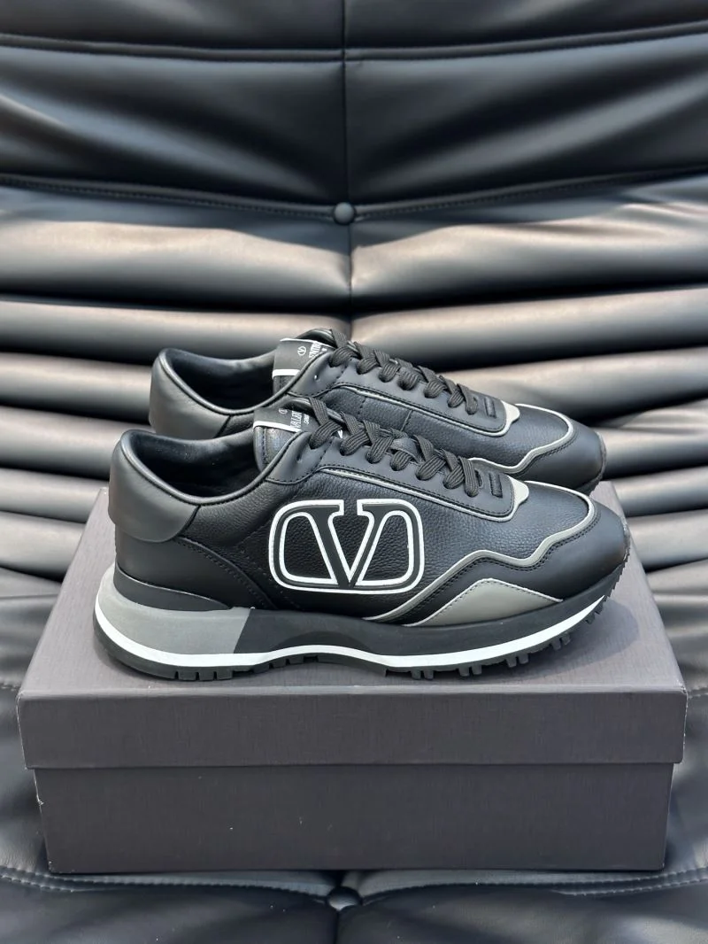 UrbanChic Valentino Rockrunner Shoes 35794