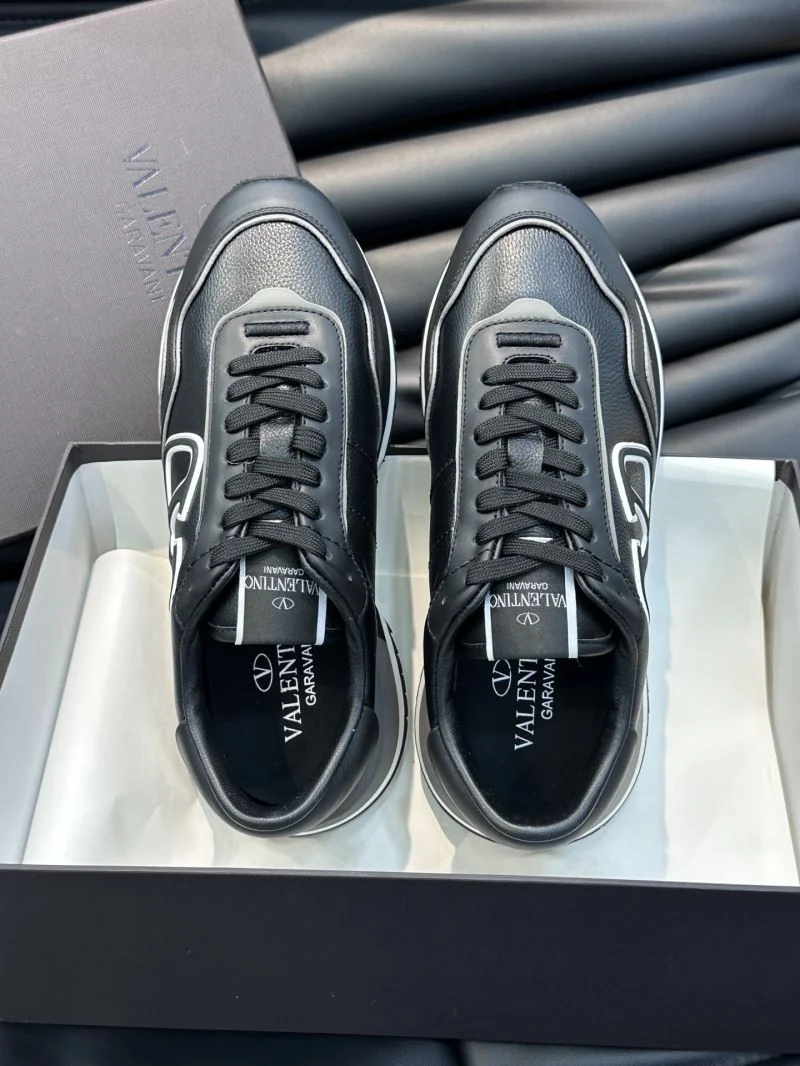 UrbanChic Valentino Rockrunner Shoes 35794