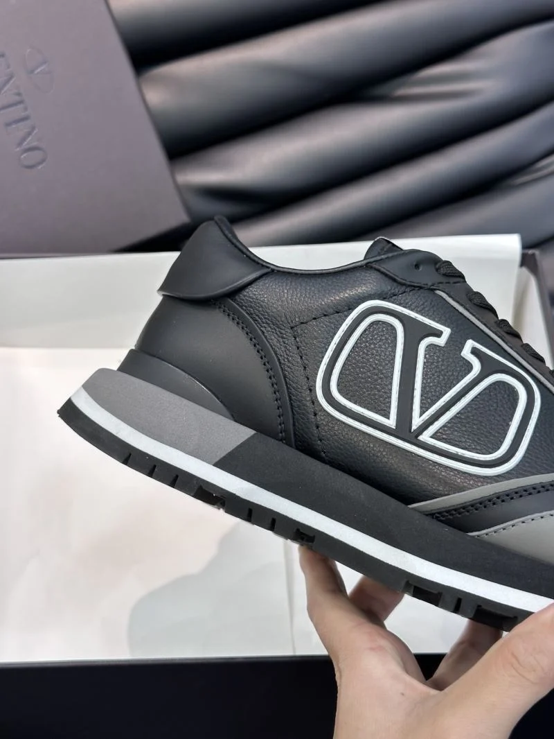 UrbanChic Valentino Rockrunner Shoes 35794