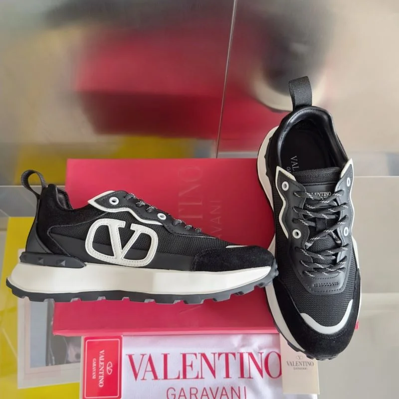Trendsetting Valentino Rockrunner Shoes 36386