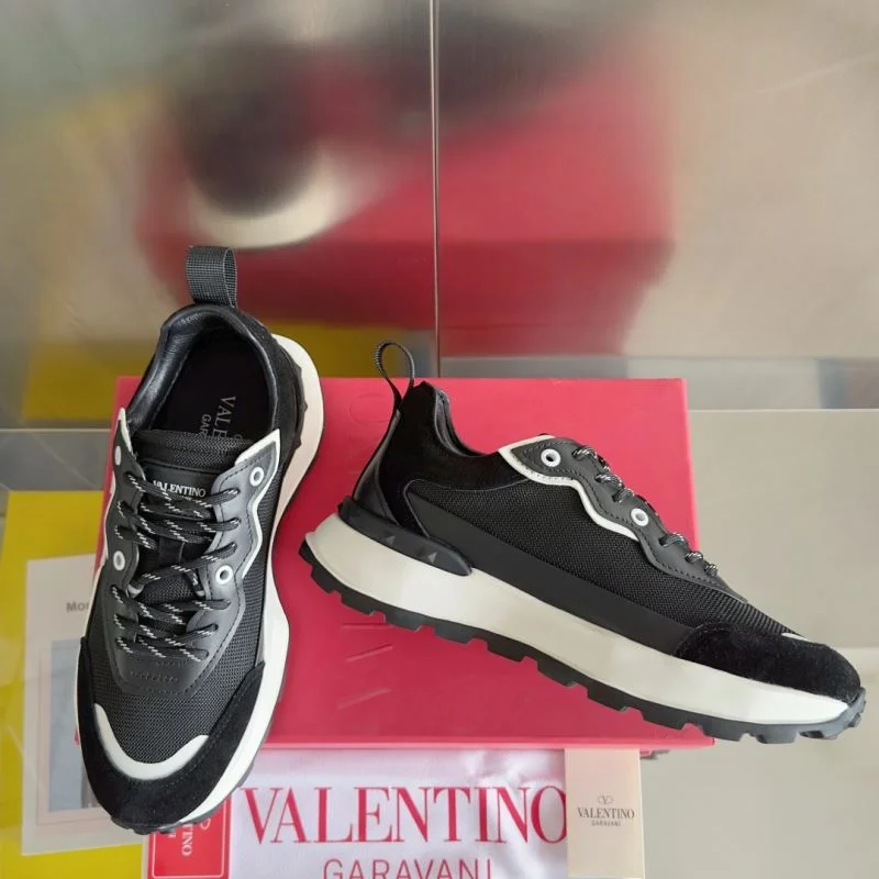 Trendsetting Valentino Rockrunner Shoes 36386