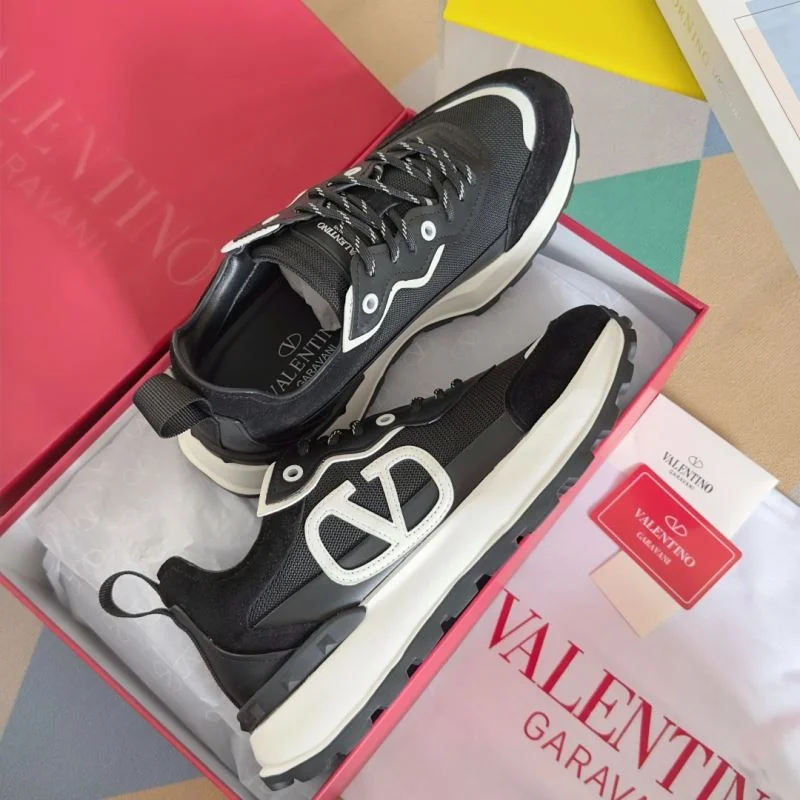 Trendsetting Valentino Rockrunner Shoes 36386