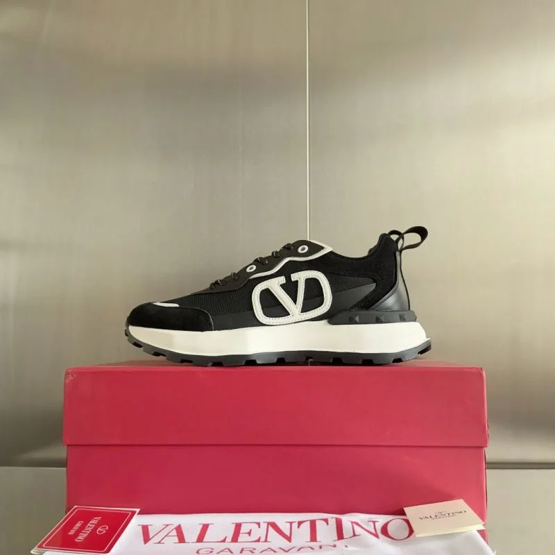 Trendsetting Valentino Rockrunner Shoes 36386