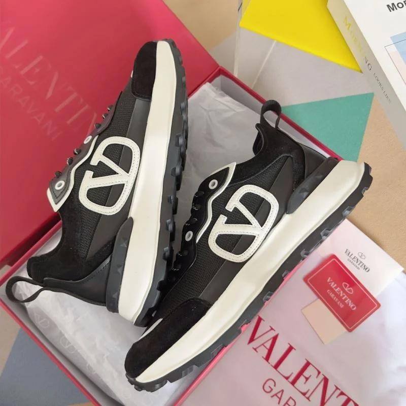Trendsetting Valentino Rockrunner Shoes 36386