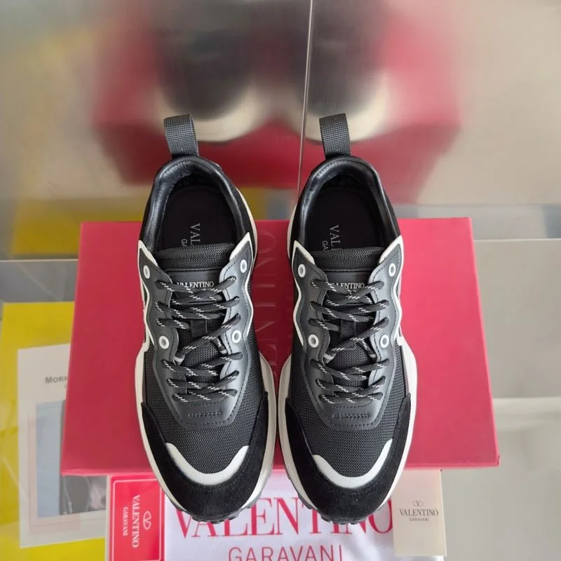 Trendsetting Valentino Rockrunner Shoes 36386