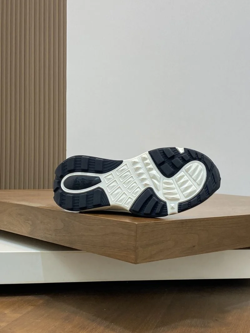 Chic Valentino Rockrunner Shoes 36892
