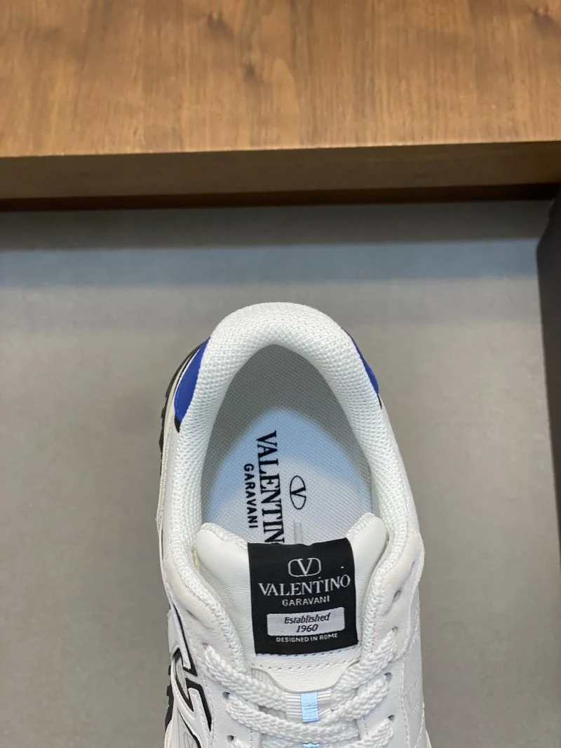Elegant Valentino Rockrunner Shoes 36887