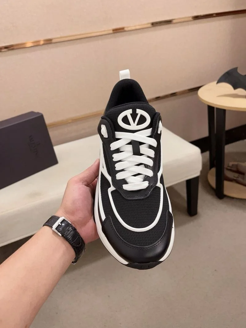 Valentino Rockrunner Shoes ComfortFit 36858