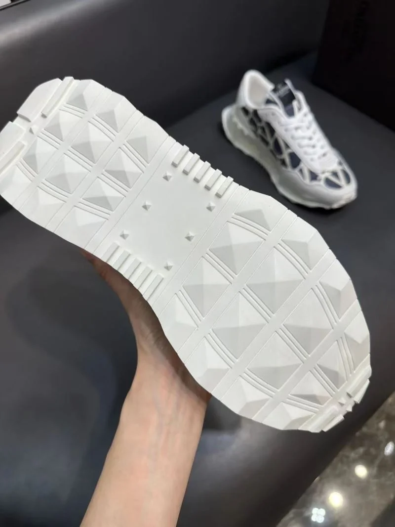 Trendy Valentino Rockrunner Shoes 36868