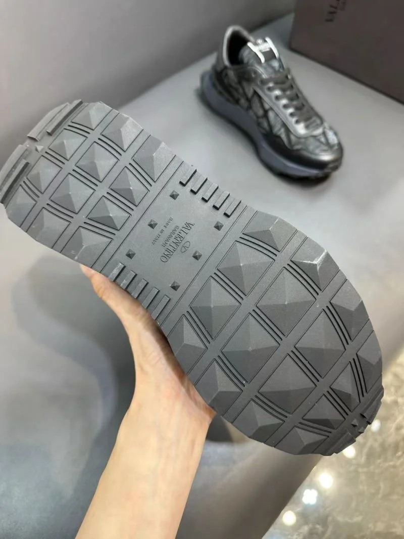 Resilient Valentino Rockrunner Shoes 36846