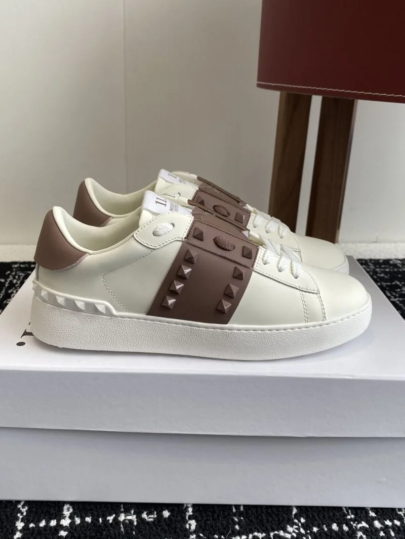 Minimalist Valentino Rockstud Untitled Shoes 36107