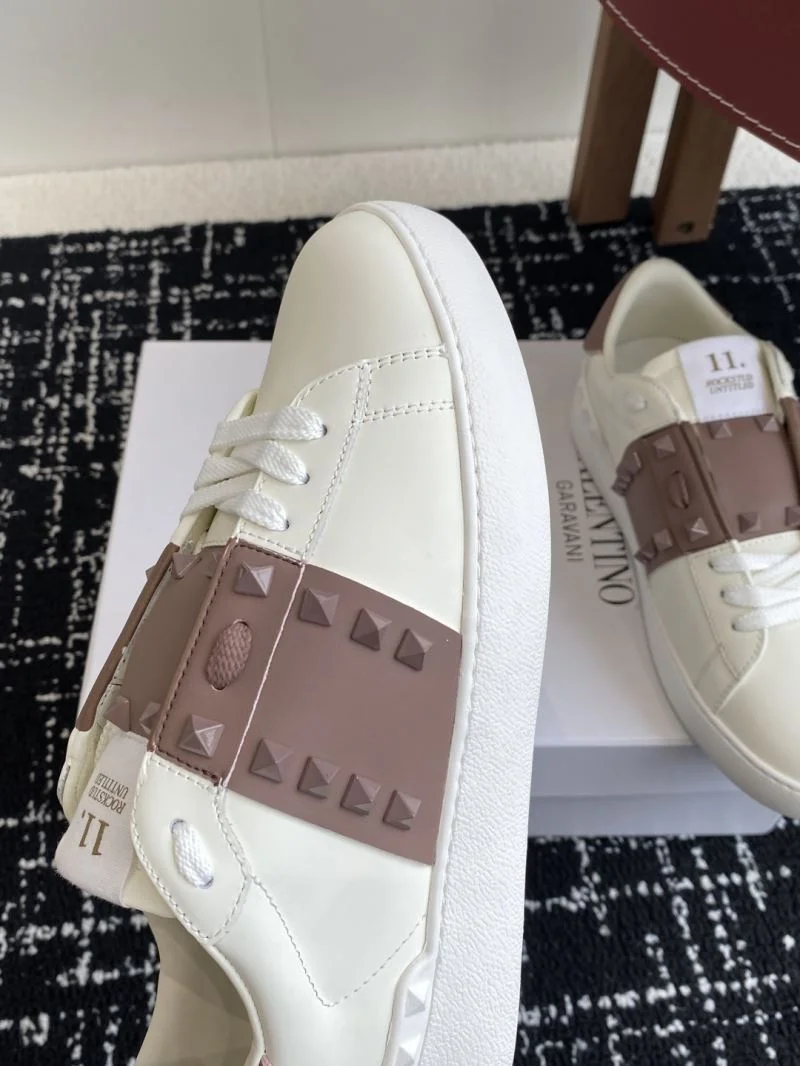 Minimalist Valentino Rockstud Untitled Shoes 36107
