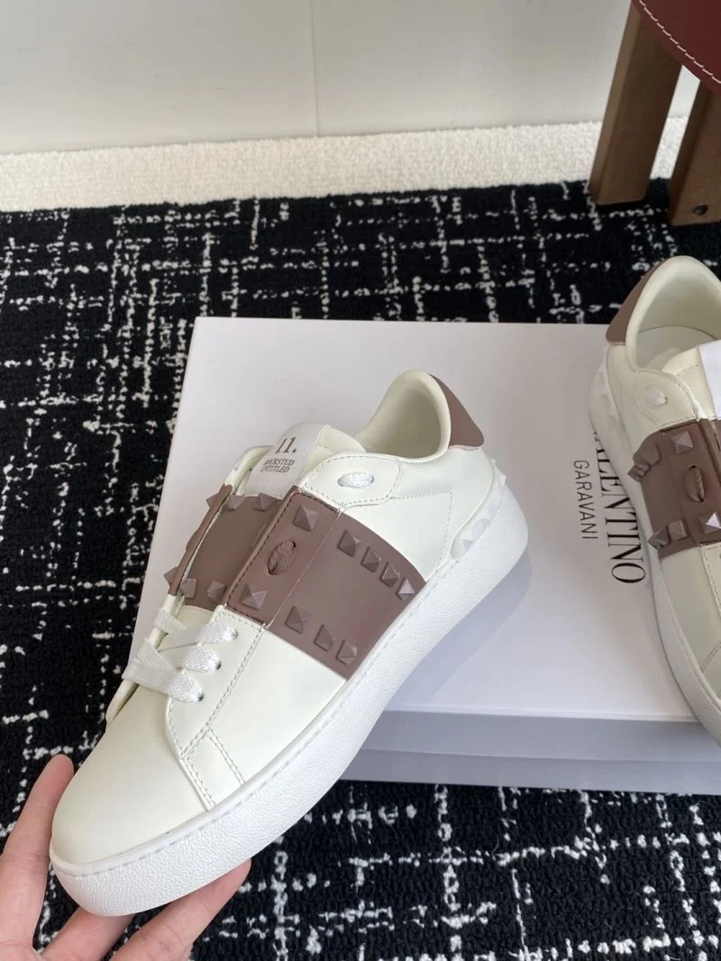 Minimalist Valentino Rockstud Untitled Shoes 36107