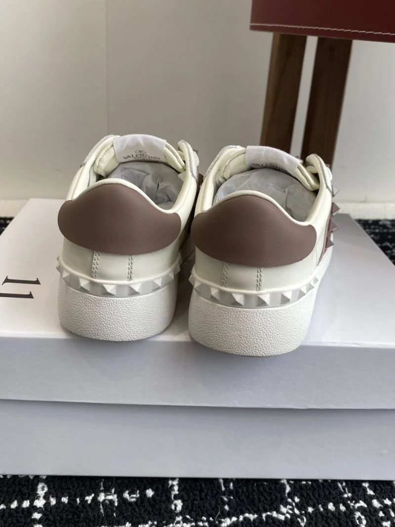 Minimalist Valentino Rockstud Untitled Shoes 36107
