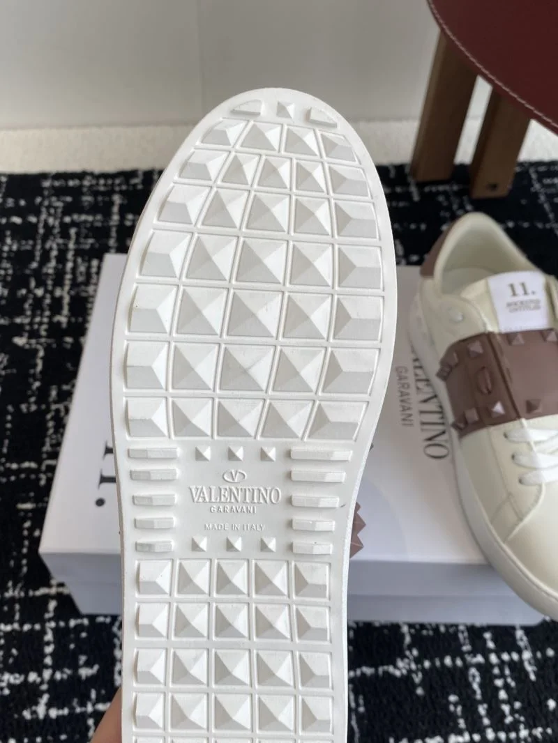 Minimalist Valentino Rockstud Untitled Shoes 36107