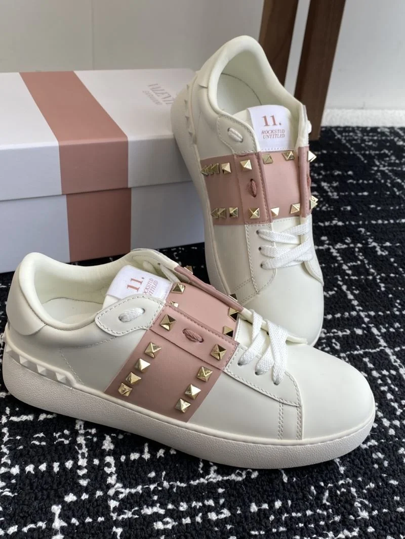 Vibrant Valentino Rockstud Untitled Shoes 36112