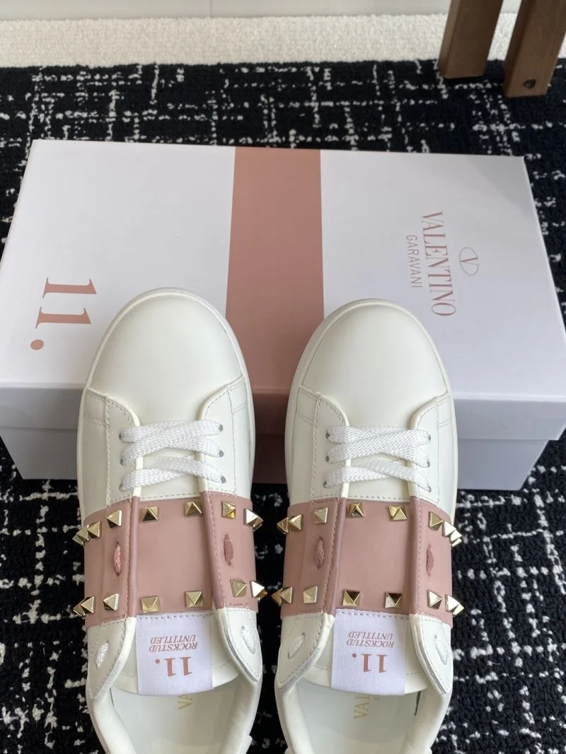 Vibrant Valentino Rockstud Untitled Shoes 36112
