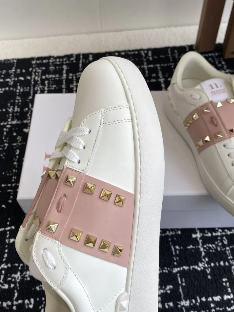 Vibrant Valentino Rockstud Untitled Shoes 36112