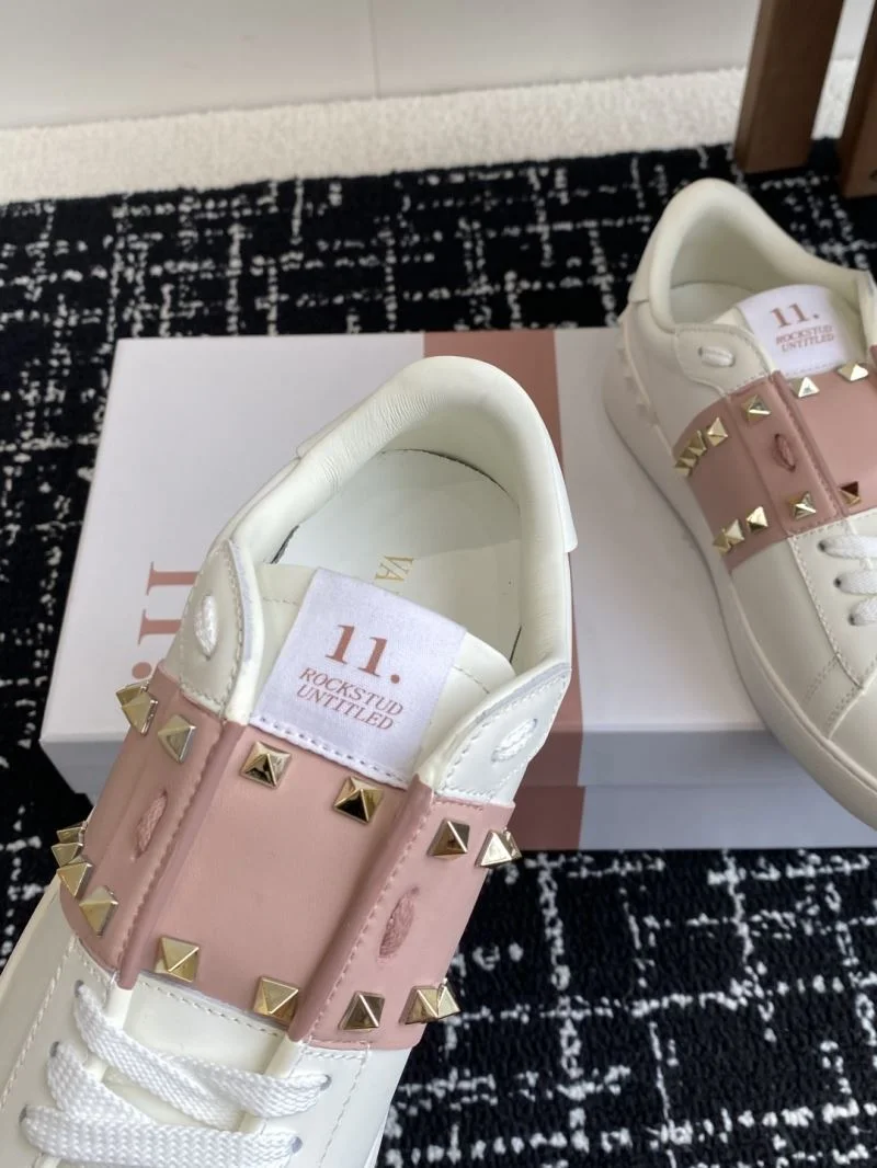 Vibrant Valentino Rockstud Untitled Shoes 36112