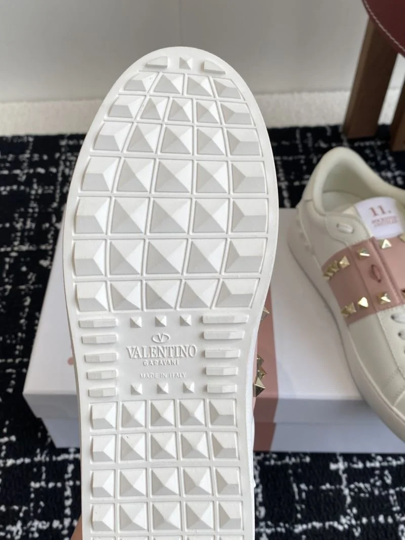 Vibrant Valentino Rockstud Untitled Shoes 36112
